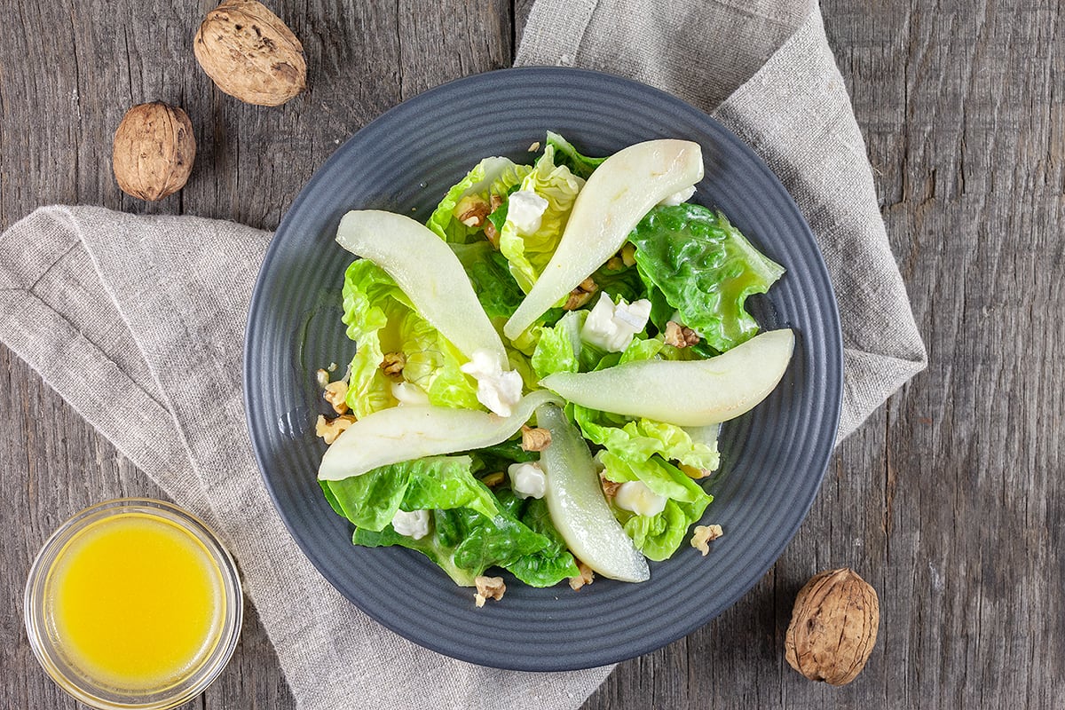 Pear and gorgonzola salad