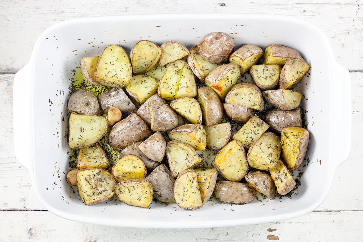 Oven baked garlic Roseval potatoes with garlic