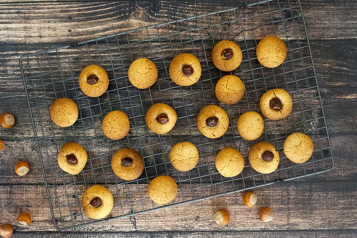 Delicious crunchy hazelnut cookies