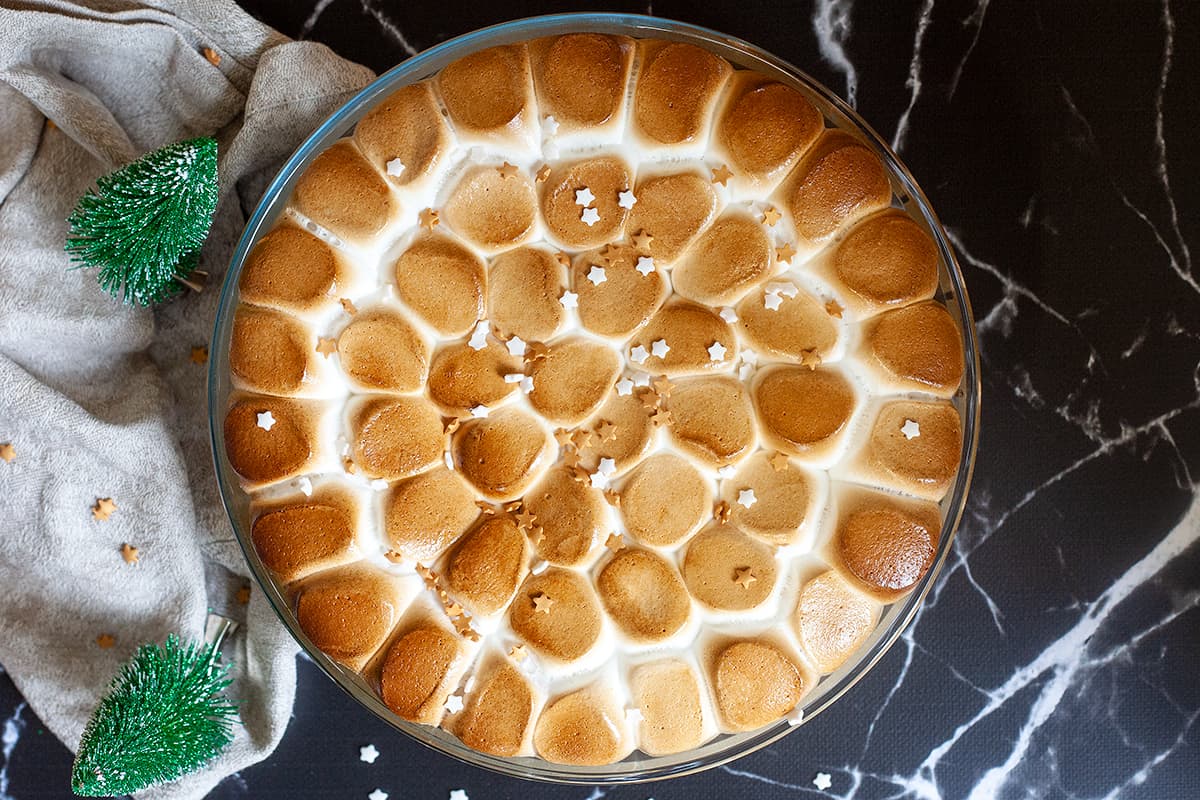 Baked s'mores - easy and sweet American dessert