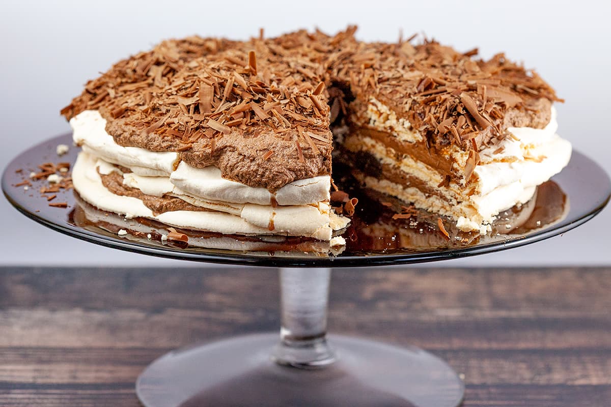 Chocolate and cherry pavlova (easy recipe)