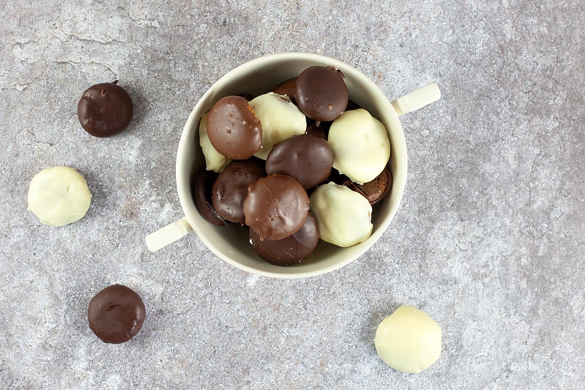 Dutch chocolate pepernoten biscuits