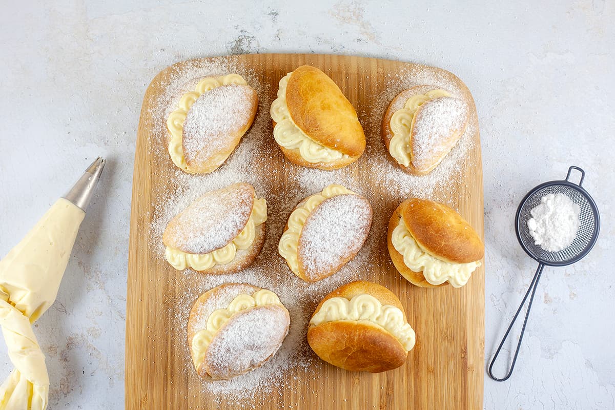 Dutch vanilla cream rolls (puddingbroodjes)