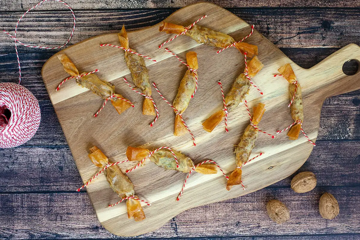 Cheese and walnut filo pastry sweets