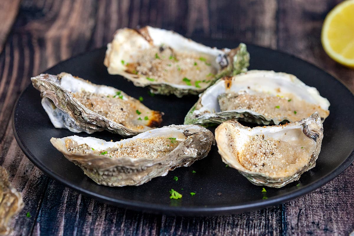 Oysters au gratin (cooked in the oven)