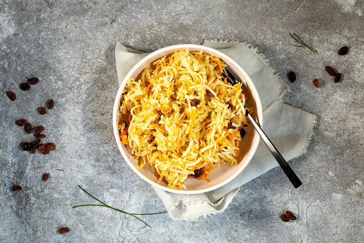 Kohlrabi and apple salad