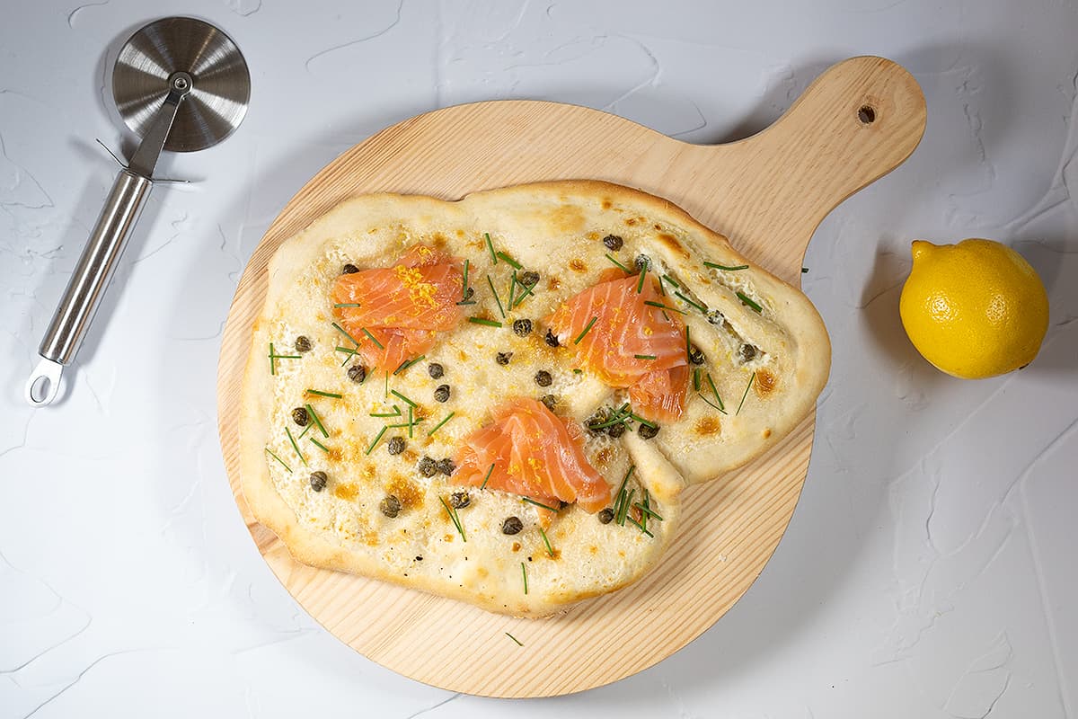 Smoked salmon pizza