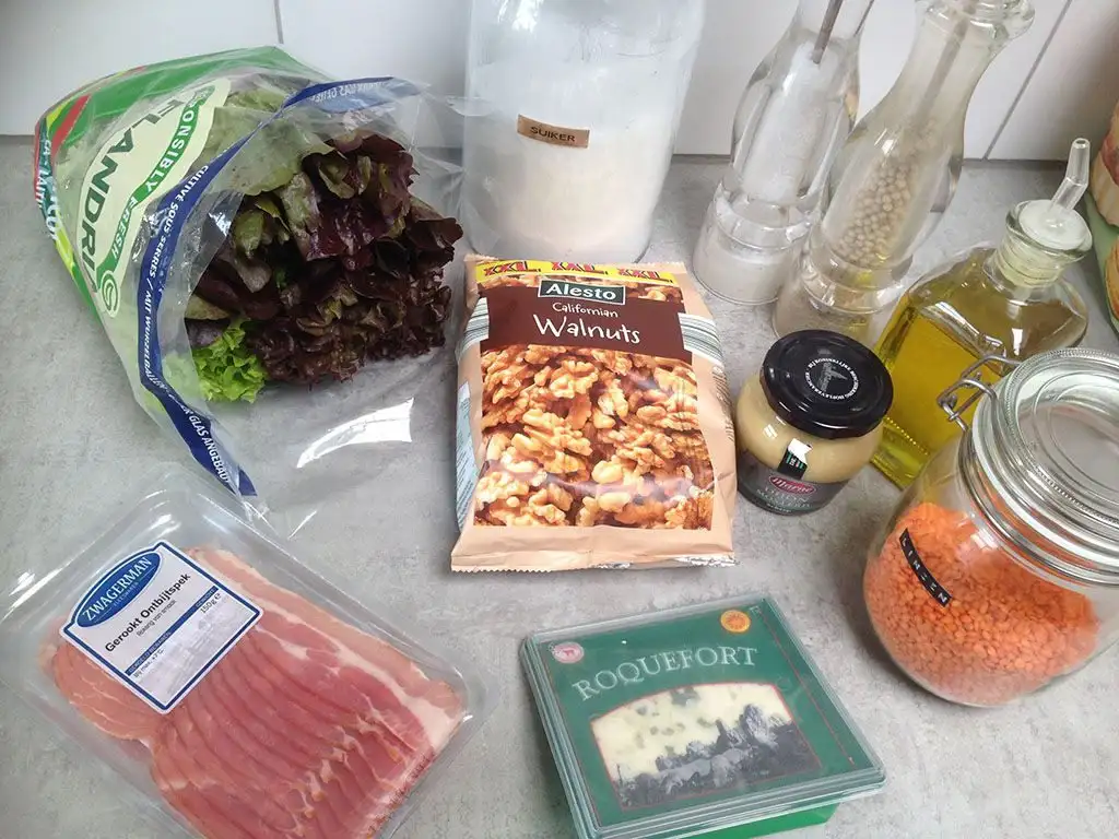 Autumn salad with bacon, lentils and cheese ingredients