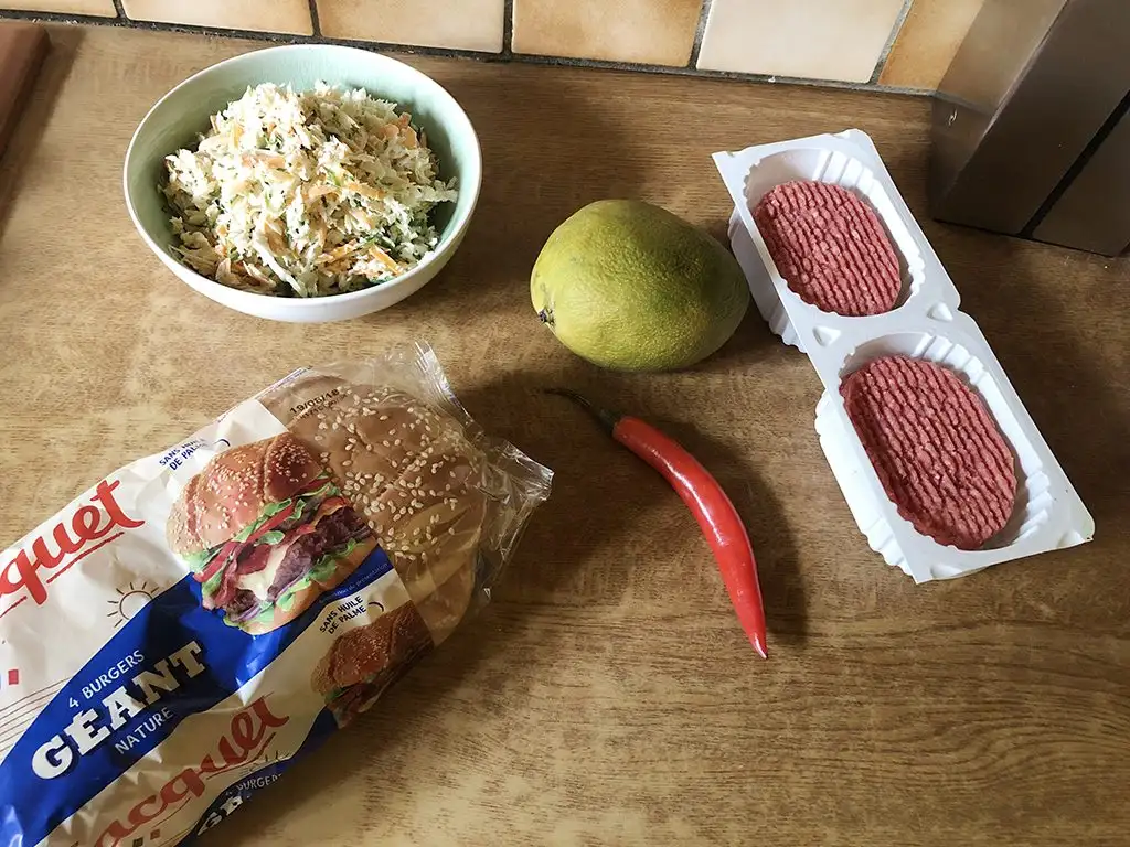 Mango and cabbage beef burgers ingredients