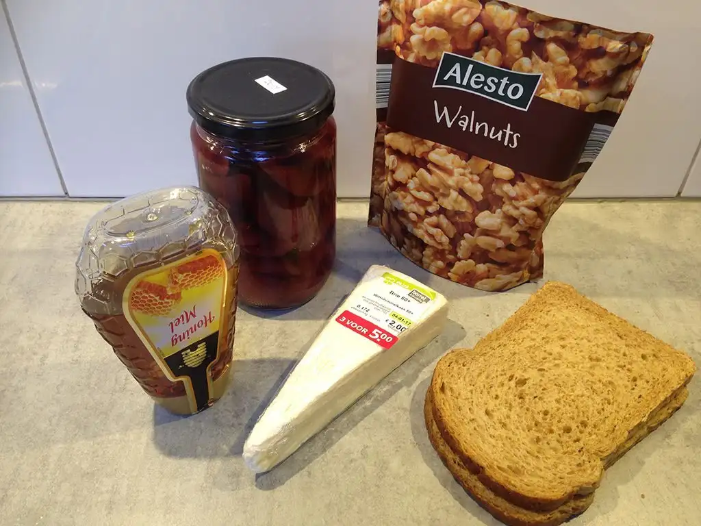 Poached pear sandwich ingredients