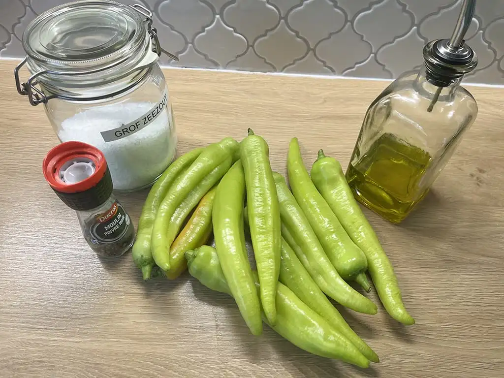 Roasted Turkish green peppers ingredients
