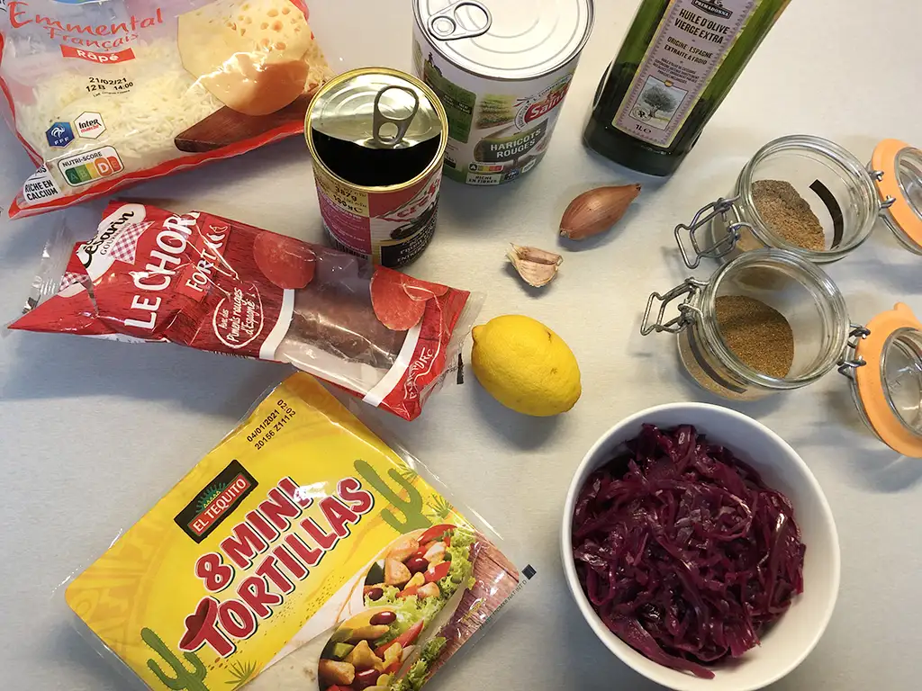 Mini tortillas with beans and red cabbage ingredients
