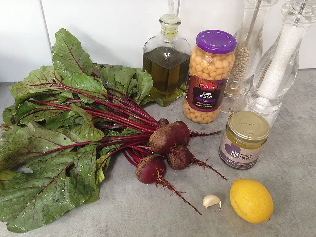 Roasted red beet hummus ingredients