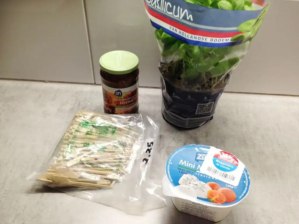 Mini mozzarella tapas bites ingredients