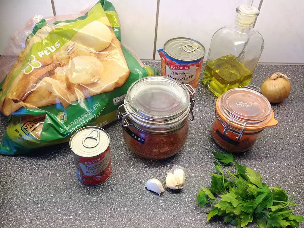Patatas bravas ingredients