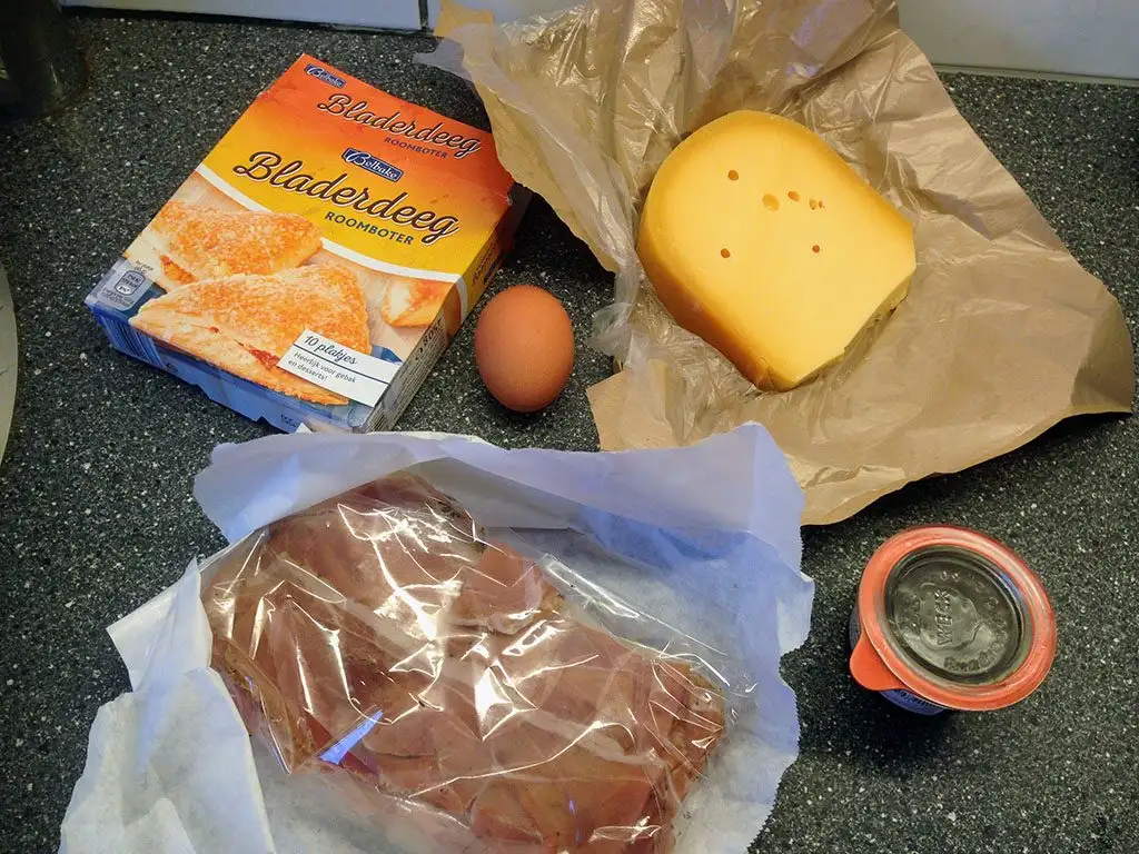 Puff pastry ham and cheese sticks ingredients