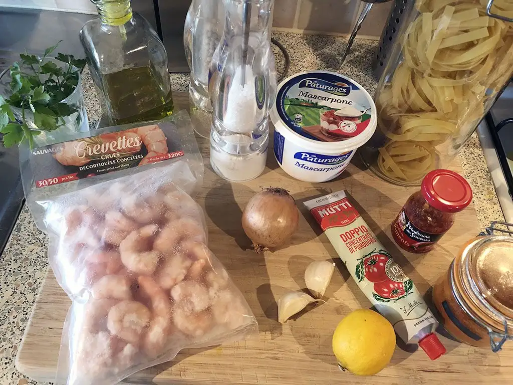 Creamy shrimp tagliatelle ingredients