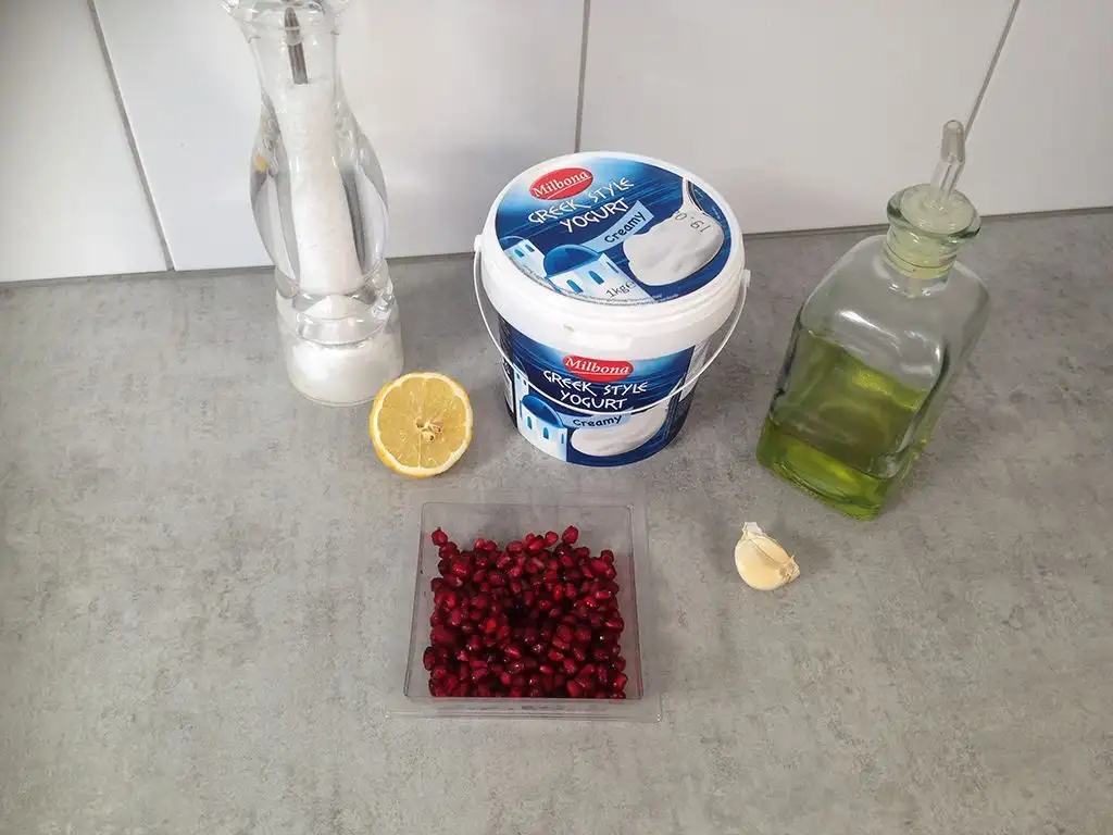 Garlic and pomegranate labneh ingredients