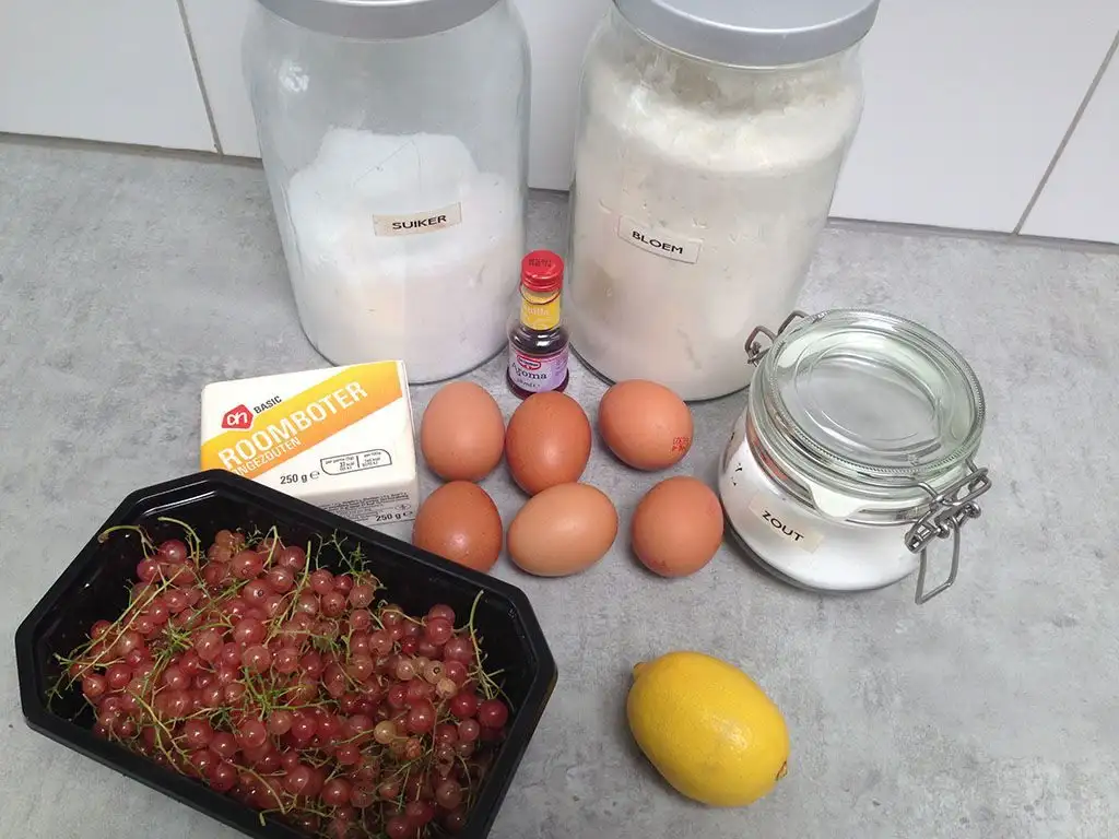 Pink currant and meringue pie ingredients