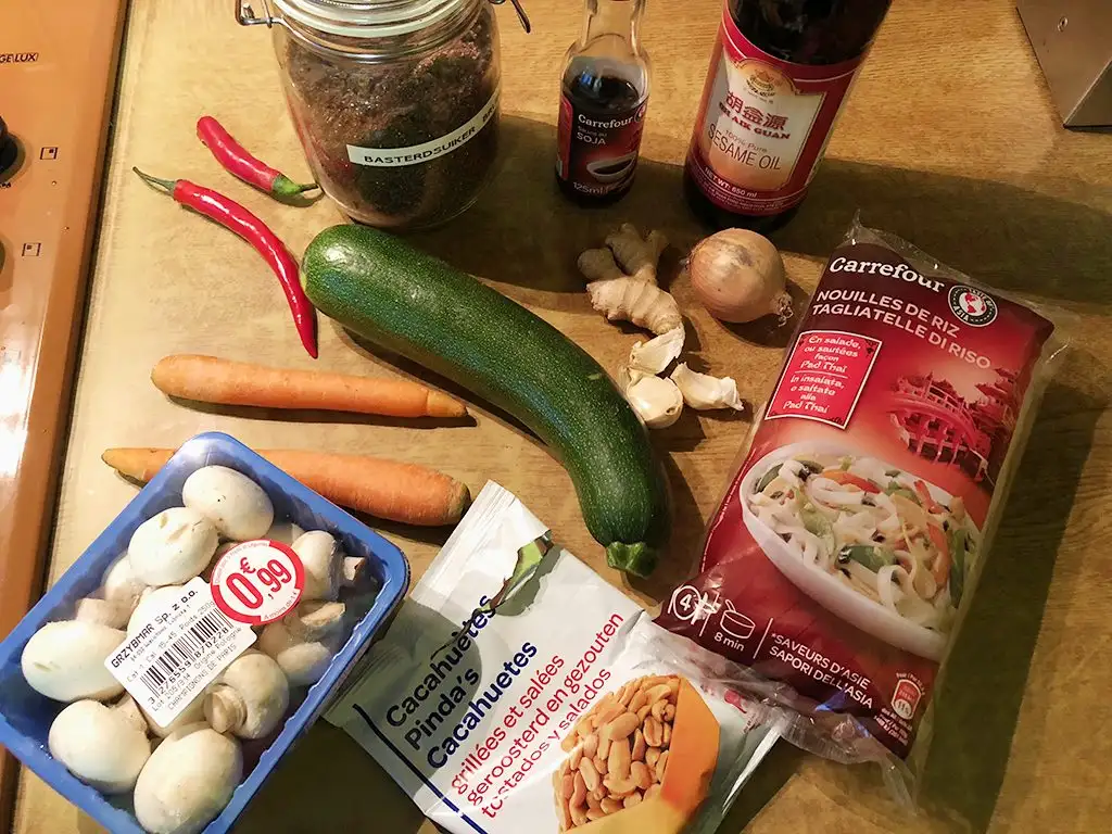 Pan-fried vegetables with rice noodles ingredients