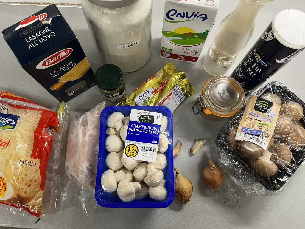 Mushroom and chicken pesto lasagne ingredients