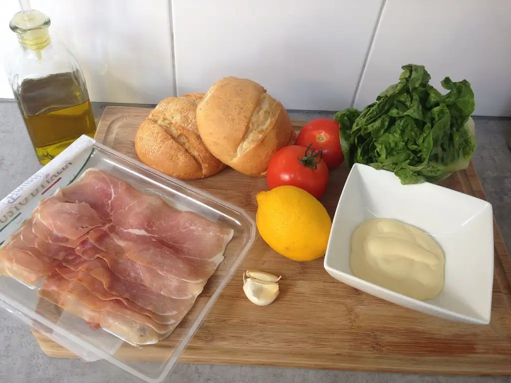 Prosciutto sandwich ingredients