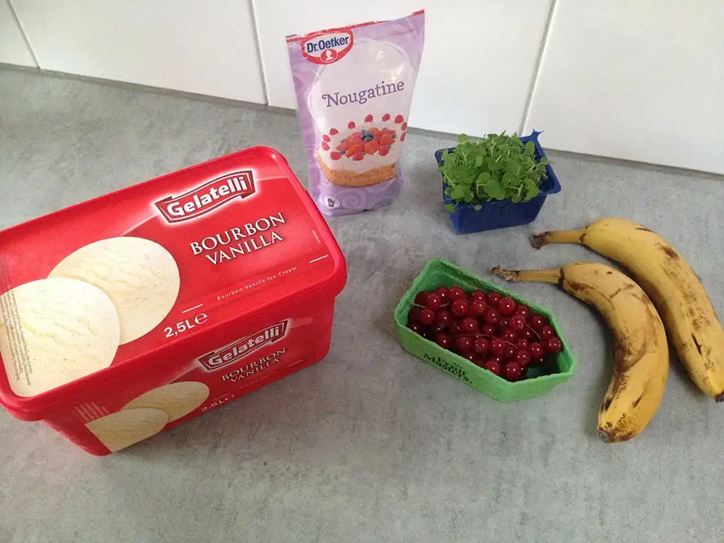 Vanilla ice cream with banana and red currants ingredients
