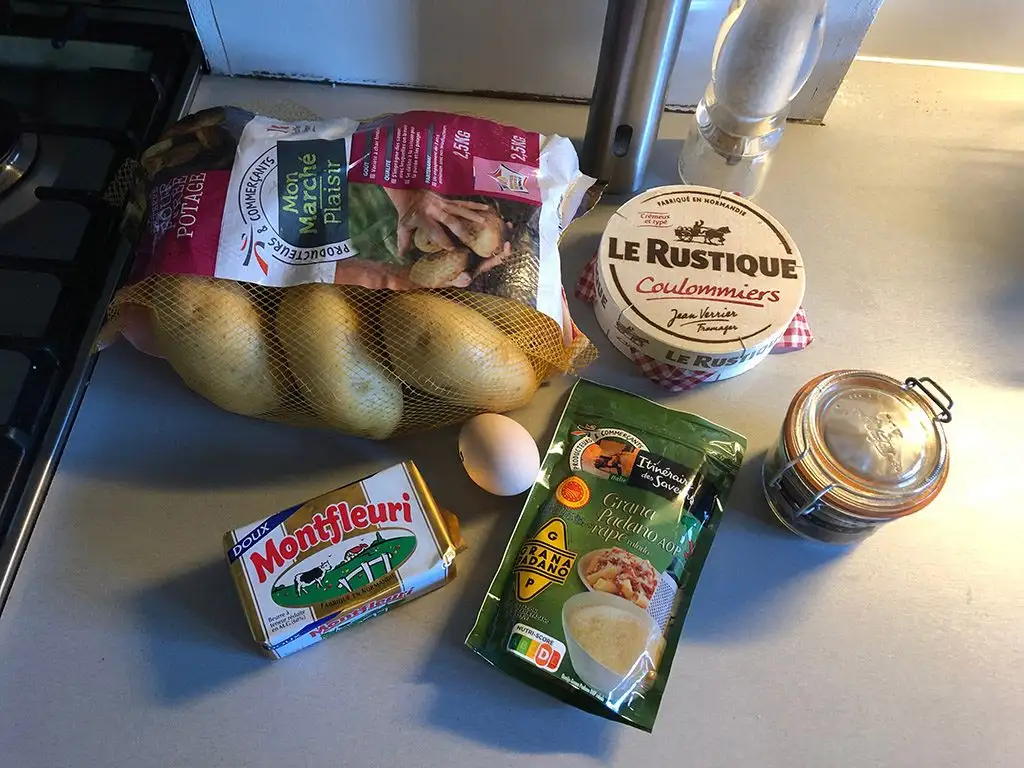 Oven baked camembert with pommes duchesse ingredients