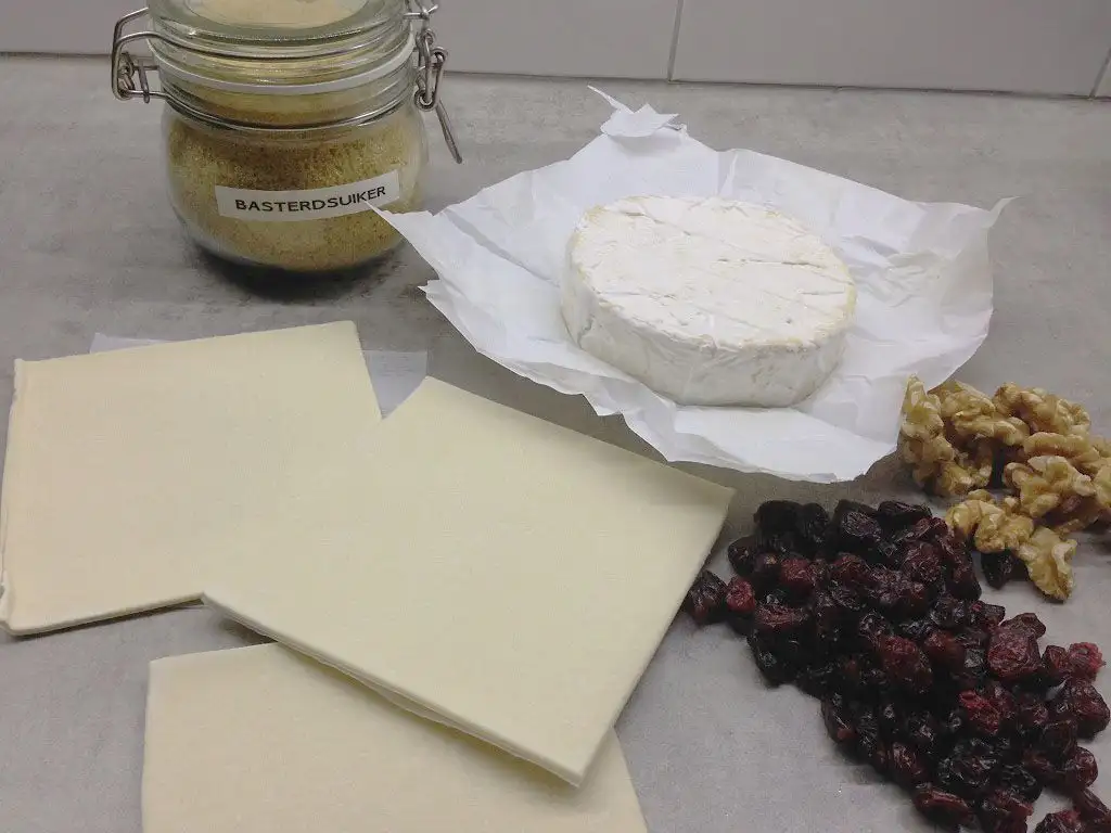 Baked Camembert en croûte ingredients
