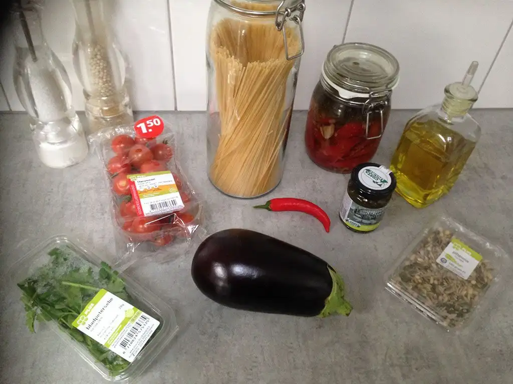 Pesto pasta with roasted vegetables ingredients