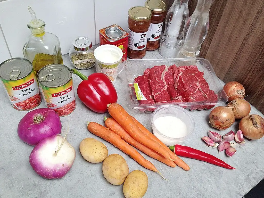 Beef goulash soup ingredients