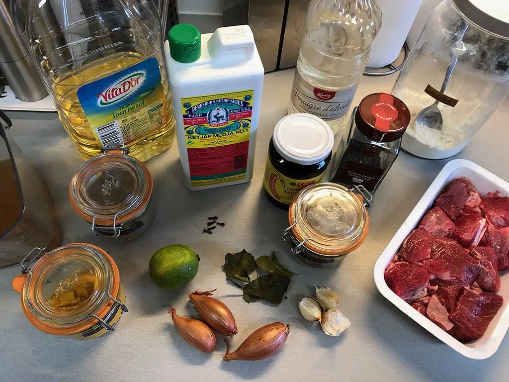 Lapis Daging ingredients
