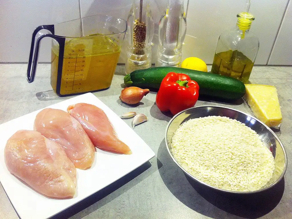 Cheesy risotto with chicken and zucchini ingredients