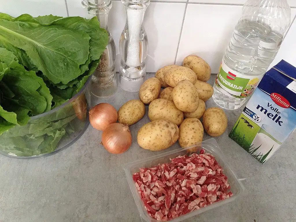 Andijviestamppot a.k.a. Dutch escarole mash ingredients