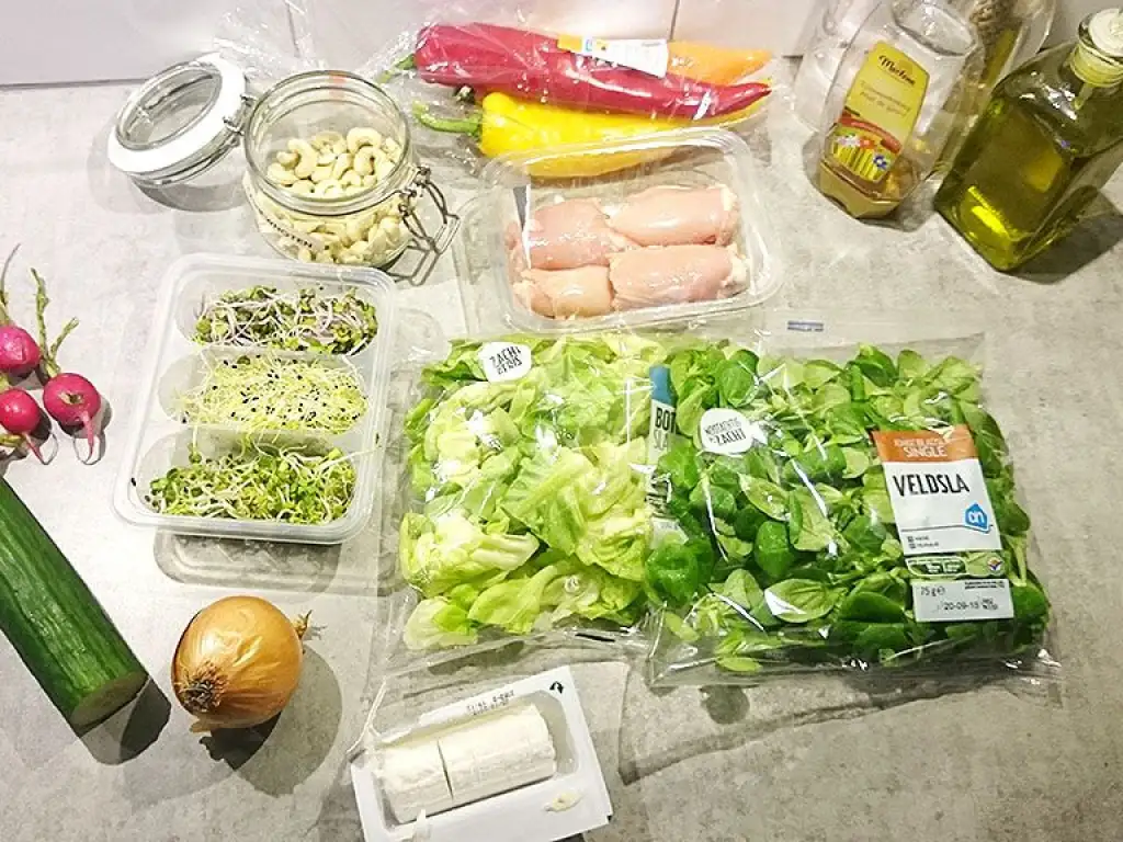 Butter lettuce salad with chicken thighs ingredients