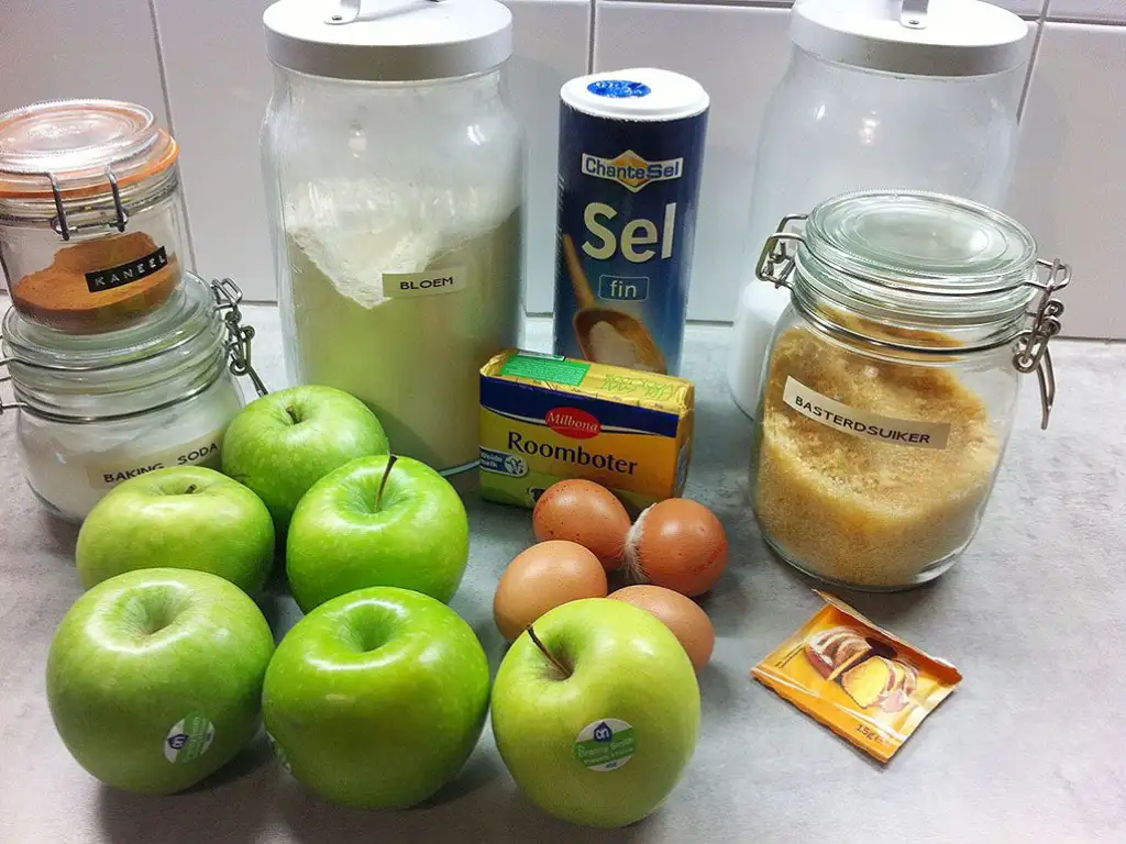 Apple cinnamon bundt cake ingredients