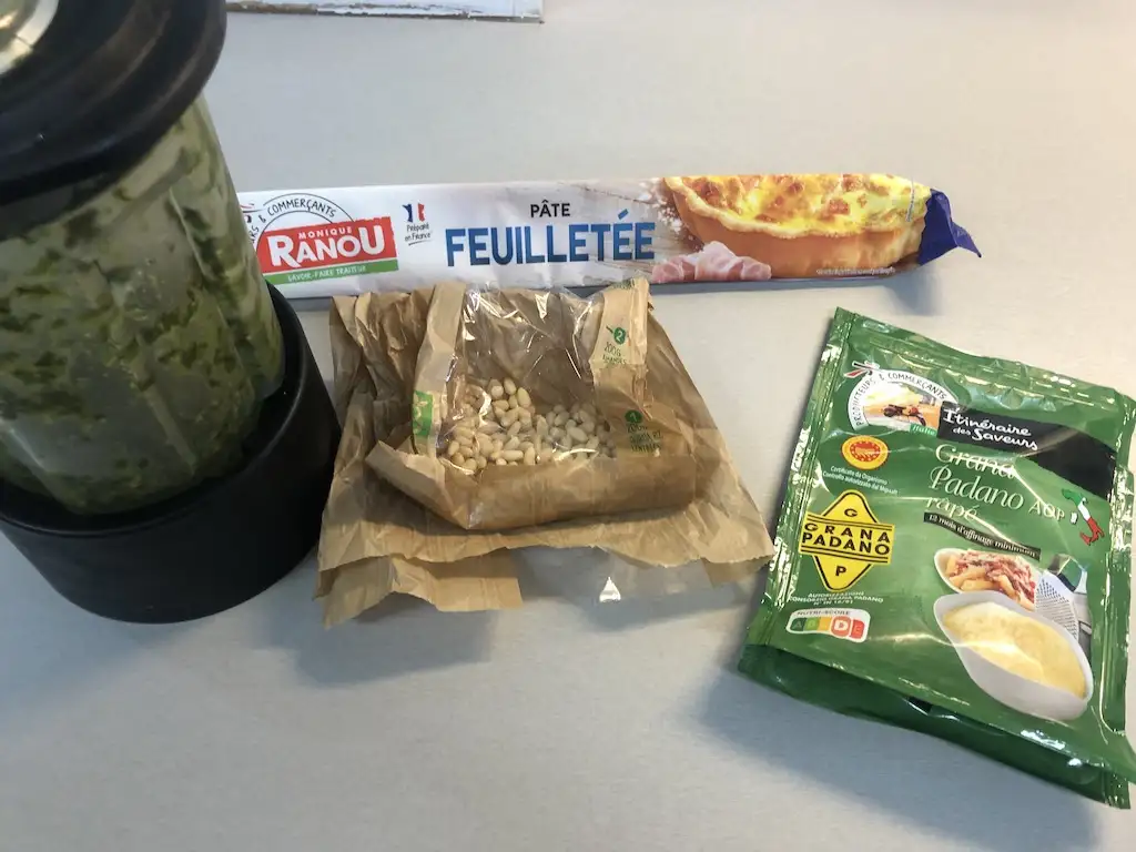 Pesto and cheese puff pastry pinwheels ingredients