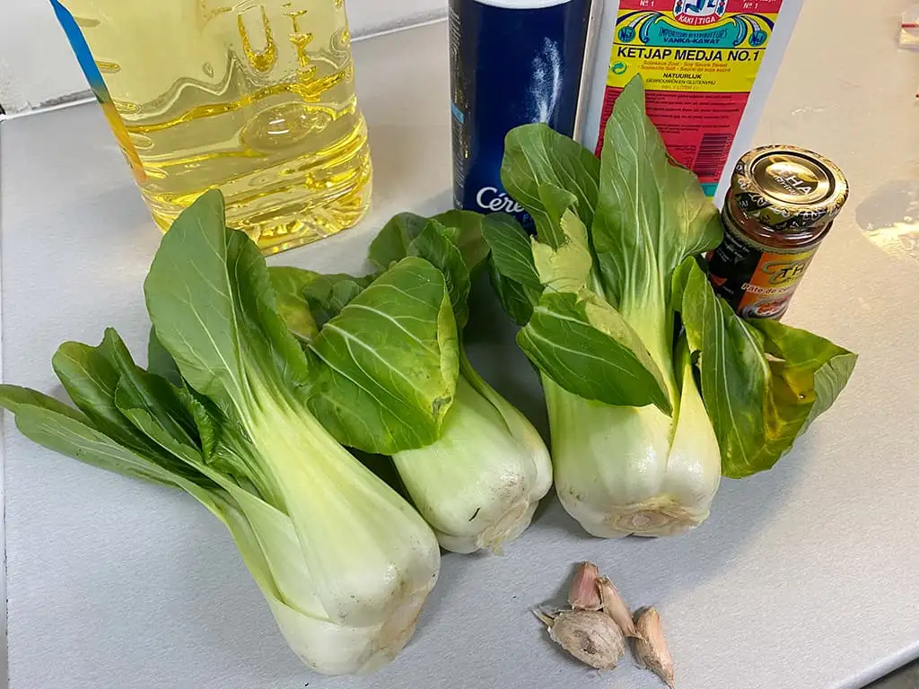 Stir-fried bok choy ingredients