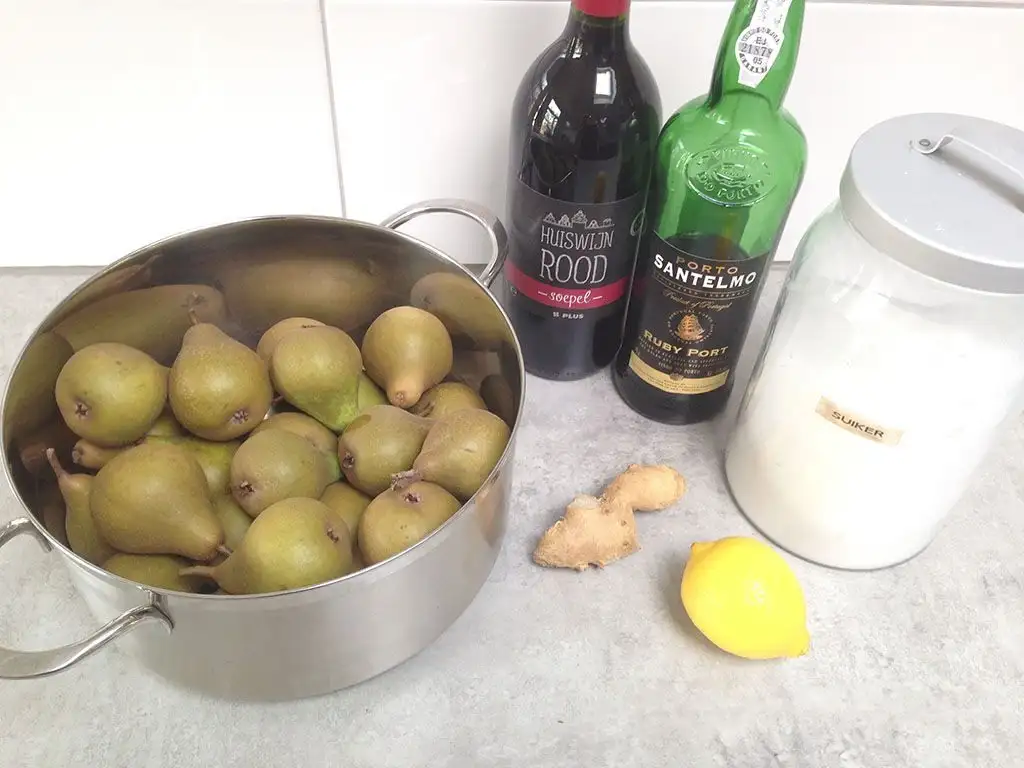 Poached pears in red wine and ginger ingredients