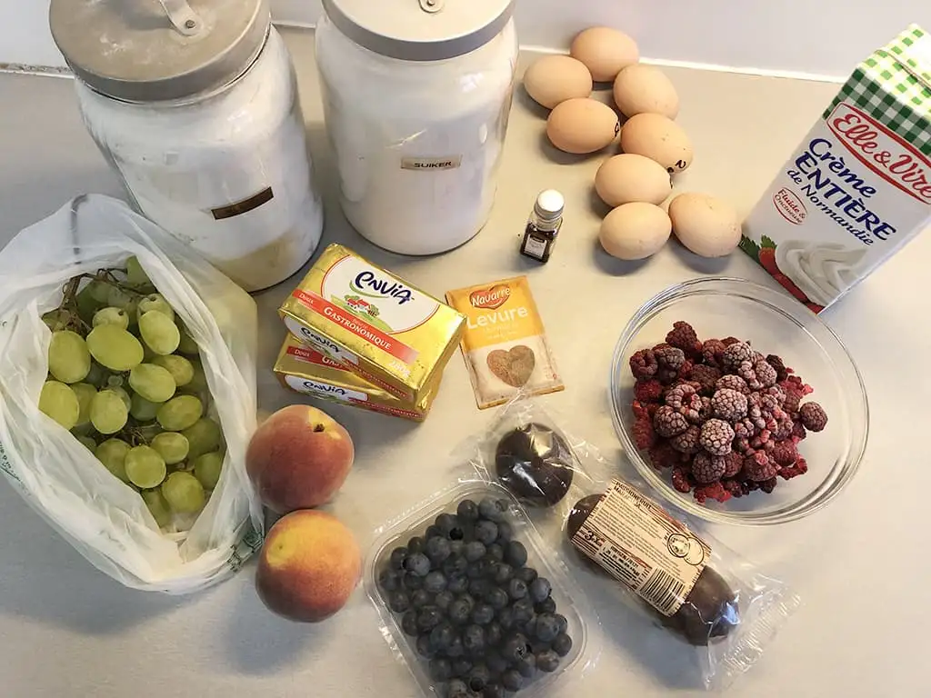 Fruit cake with whipped cream ingredients