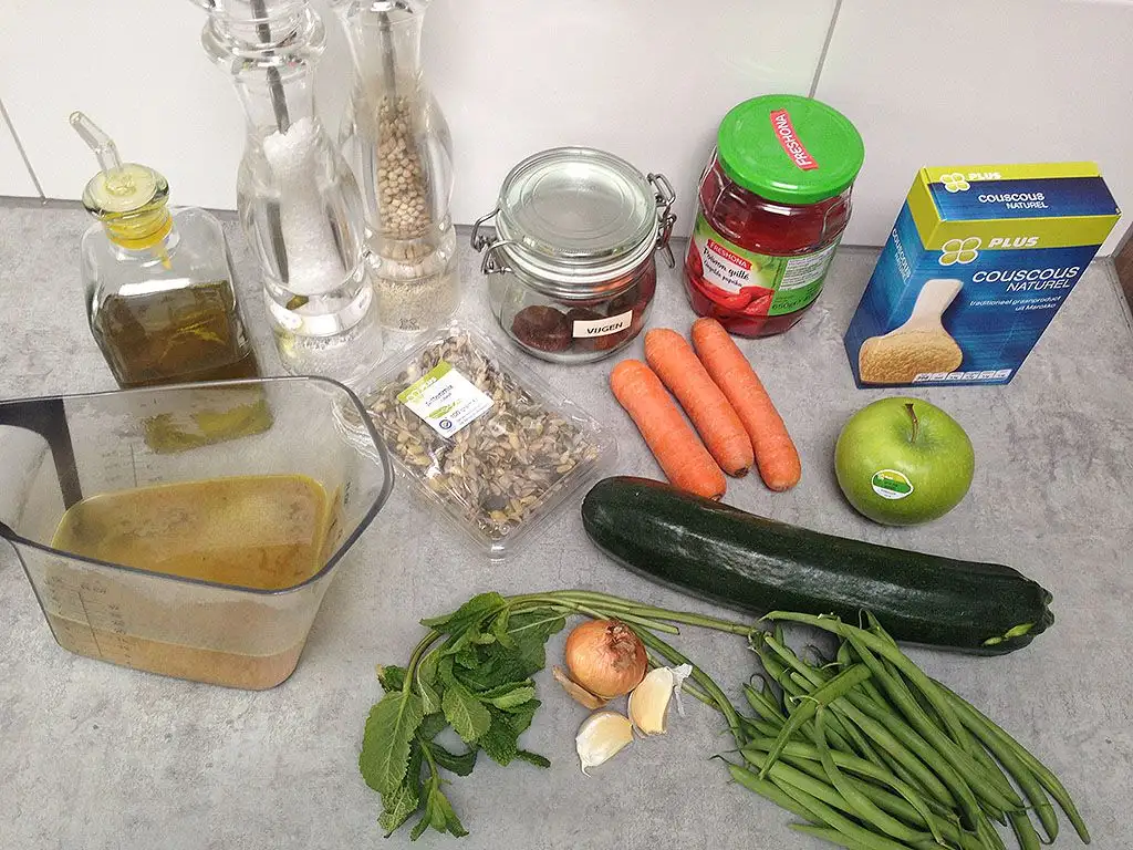 Vegetarian couscous with apple and green beans ingredients