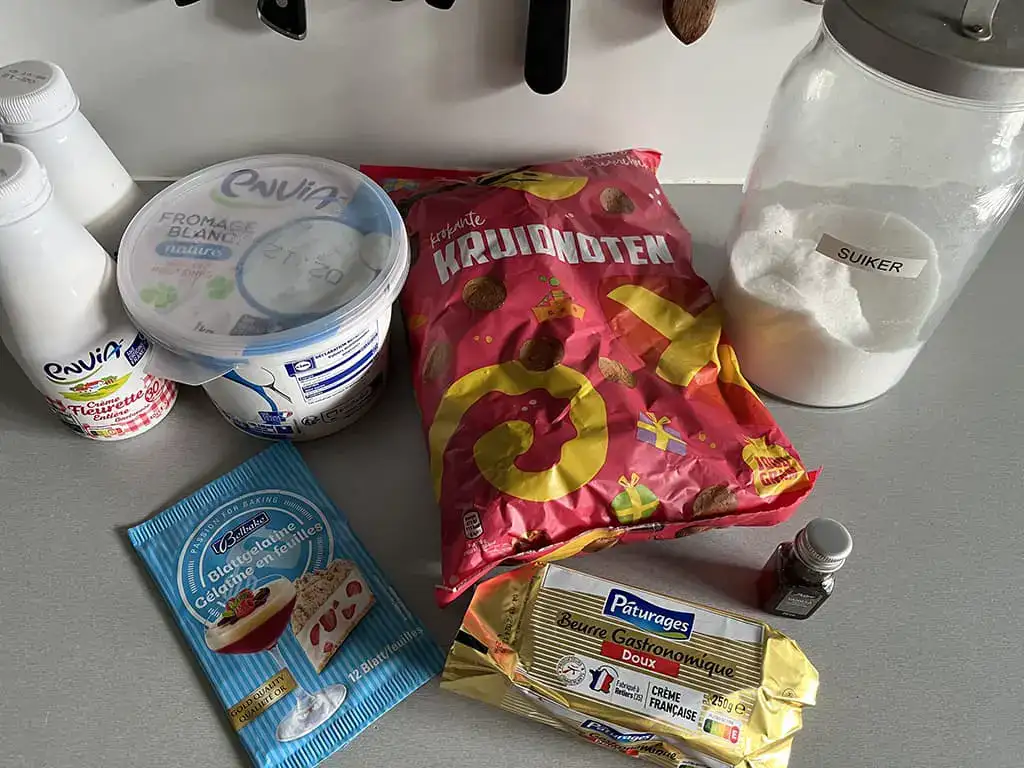 Festive Dutch pepernoten cheesecake ingredients