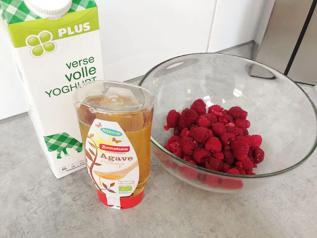 Raspberry frozen yoghurt ingredients