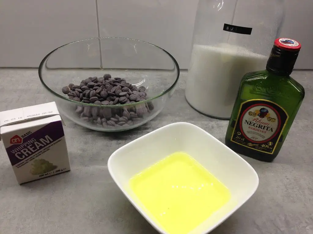 Silky chocolate mousse ingredients
