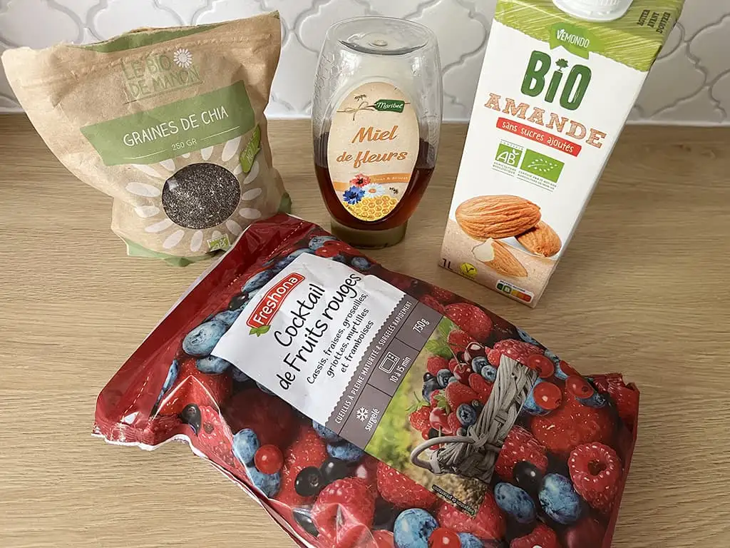 Mixed berry smoothie ingredients
