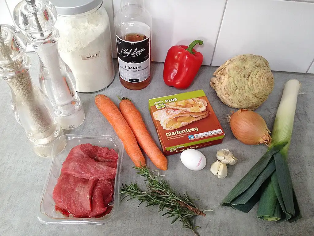 Beef stew with puff pastry ingredients