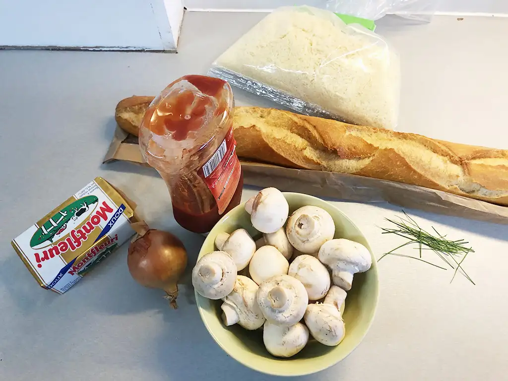 Zapiekanka ingredients