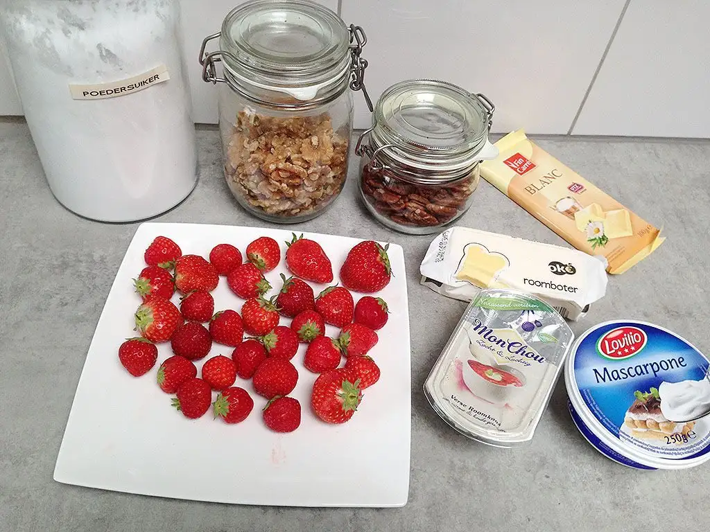 Strawberry-pecan pie ingredients