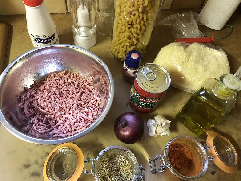 Oven-baked pasta ingredients