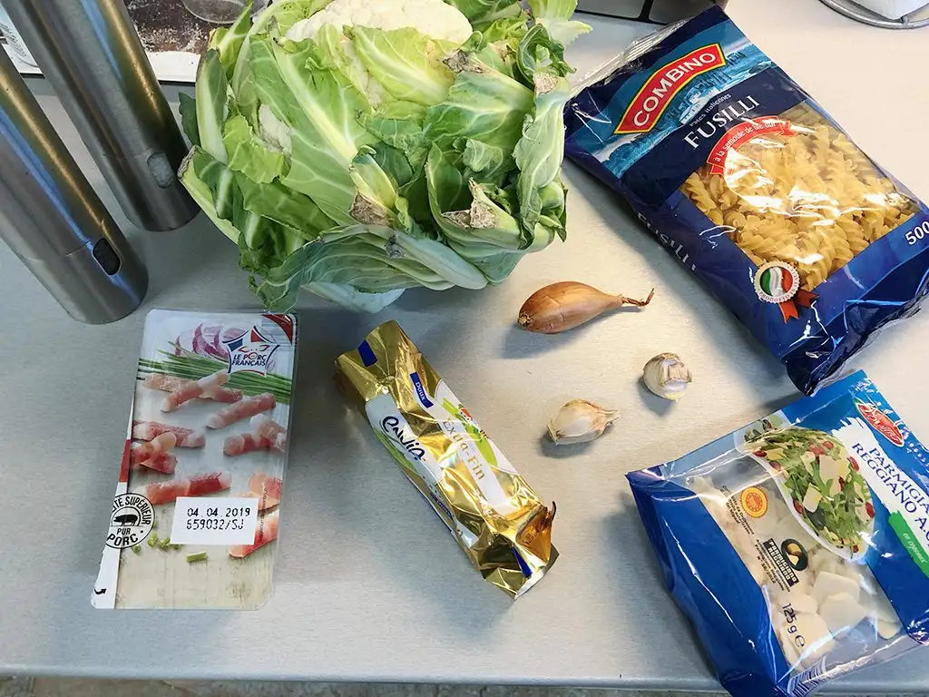 Caramelised cauliflower pasta ingredients